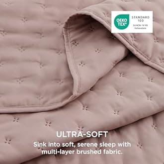 King Quilt - Dusty Rose Bedspread King Size & Lightweight Comforter, Country Cottage Coverlet with Clover Pattern, Ultra Soft All-Season Bedding, 106 x 96 Inches