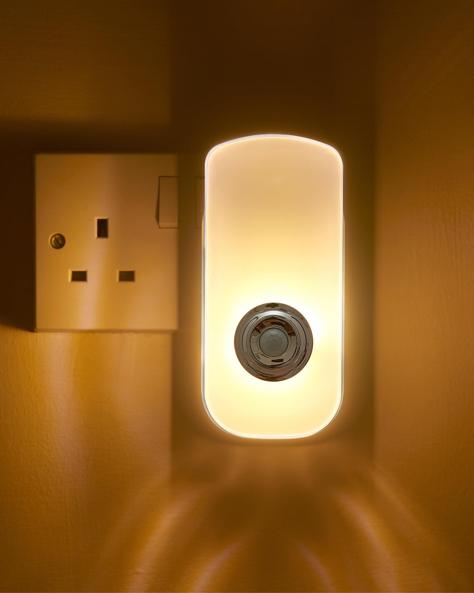 Auraglow Plug in PIR Motion Sensor LED Night Light Hallway Safety Living Aid & Rechargeable Battery Powered Emergency Torch - Warm White