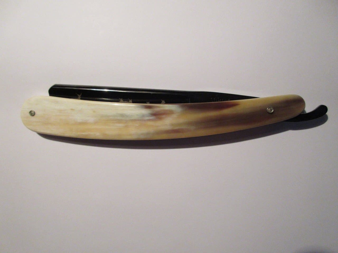 Wacker Huntsman 7/8" Straight Razor, Square Tip w/Radius, Black Chrome, Etched Blade, Horn Scales