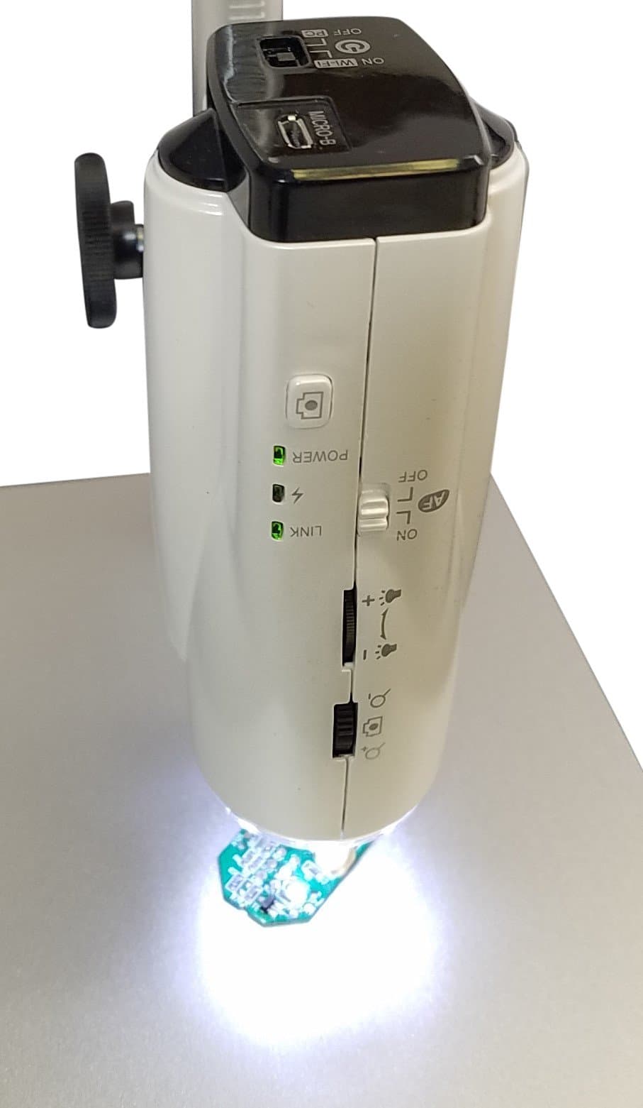 UM05 Handheld USB Digital Autofocus Microscope with Plastic Stand (up to 320x on 22" Monitor) and Measurement Functions