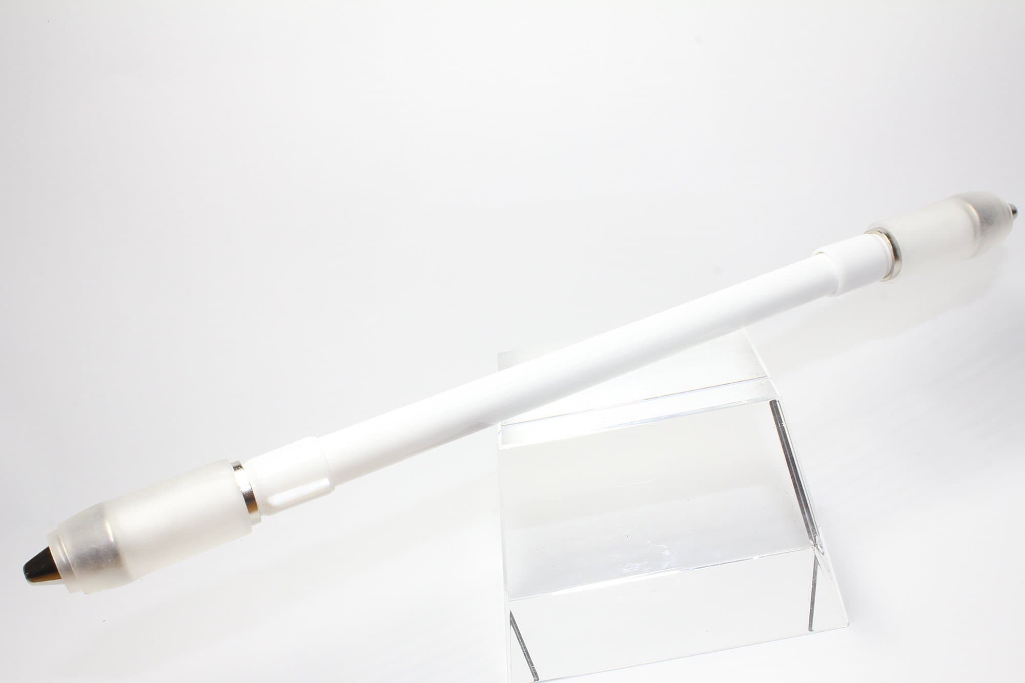 White Pen Spinning Mod (Mod Name Length:22.5cm,Weight:22.2gram for Beginner Pen Spinner