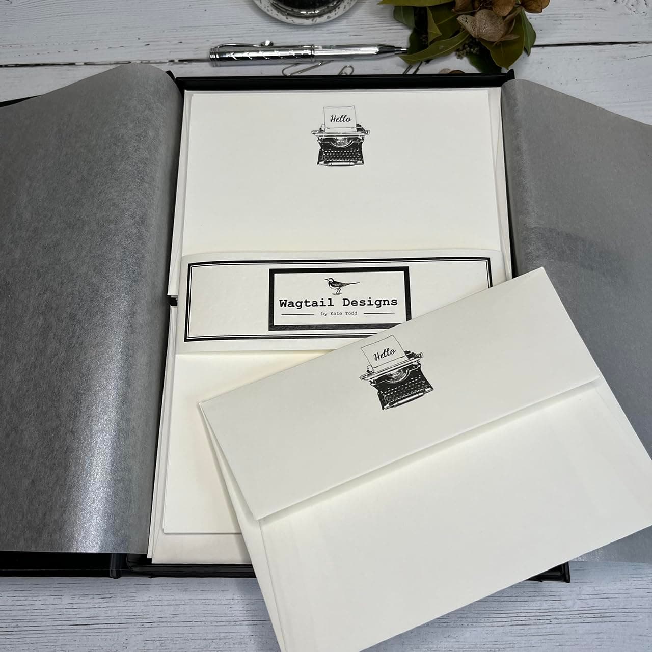 Wagtail Designs Writing Paper Gift Set with a Typewriter Illustration in a Lovely Black Writing Case Style Folder with Magnetic Fastener (18 Sheets and 18 envelopes)
