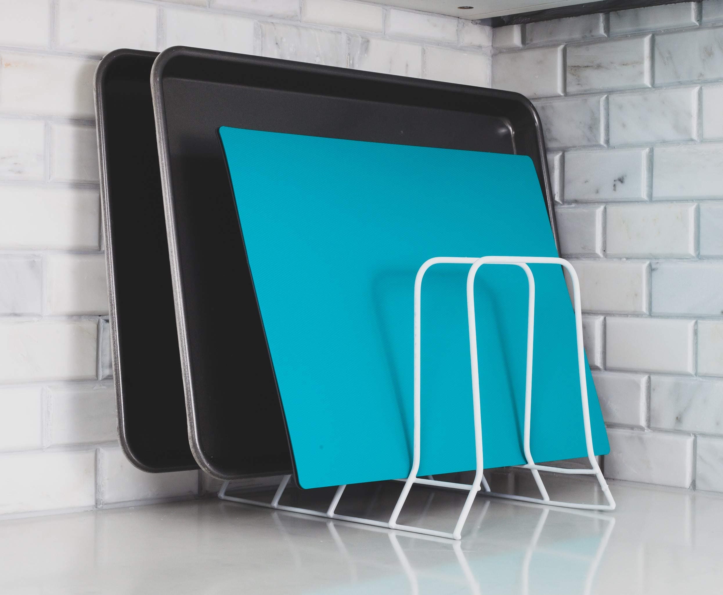 REAL HOME Innovations Bakeware and Lid Organizer Rack White