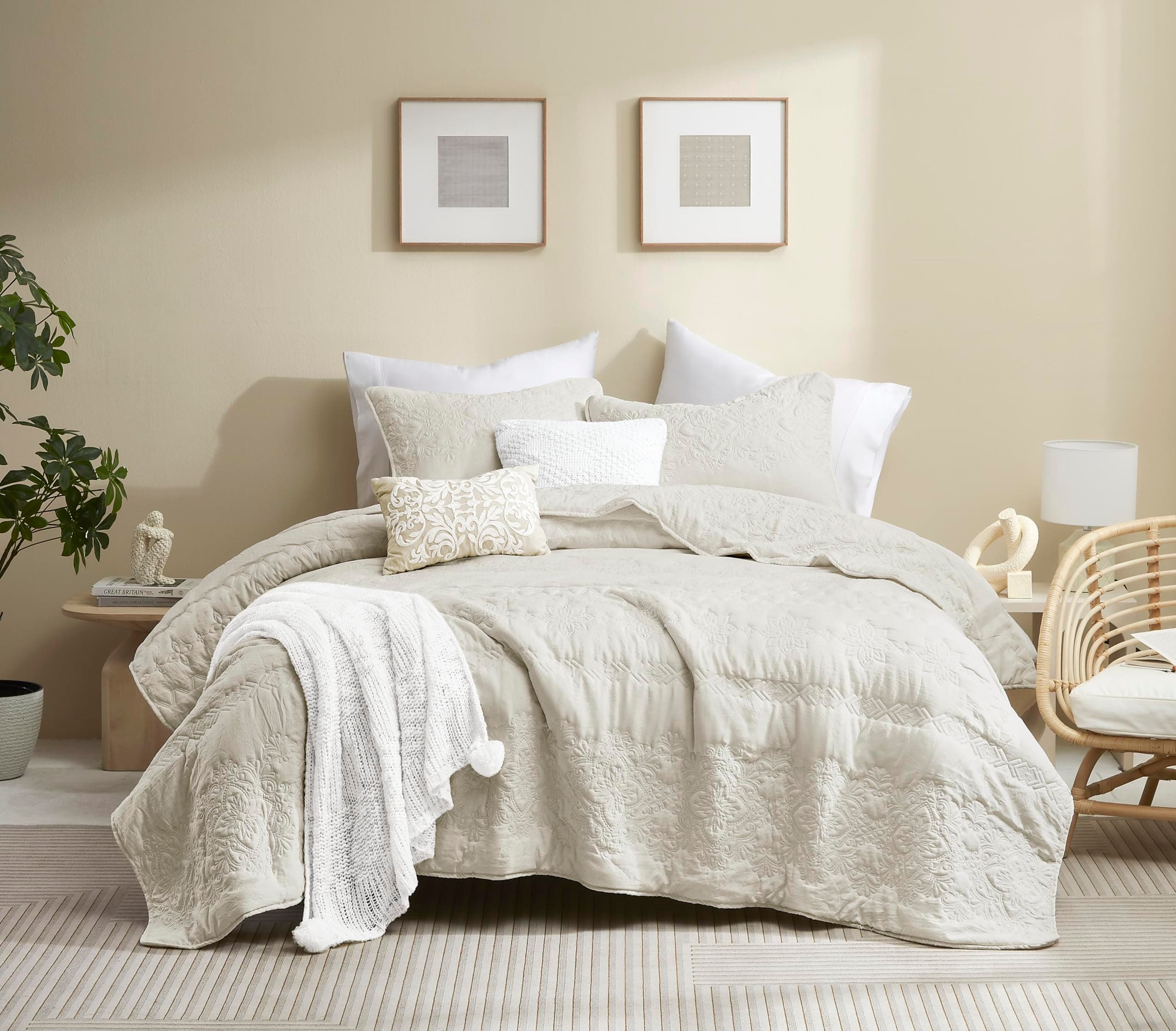 B2EVER Boho Light Beige Quilt Queen Size Bedding Sets with Pillow Sham, Bohemian Lightweight Bedspread Coverlet, Farmhouse Floral Vintage Thin Comforter Bed Cover All Season, 3 Pieces, 90x90 inches