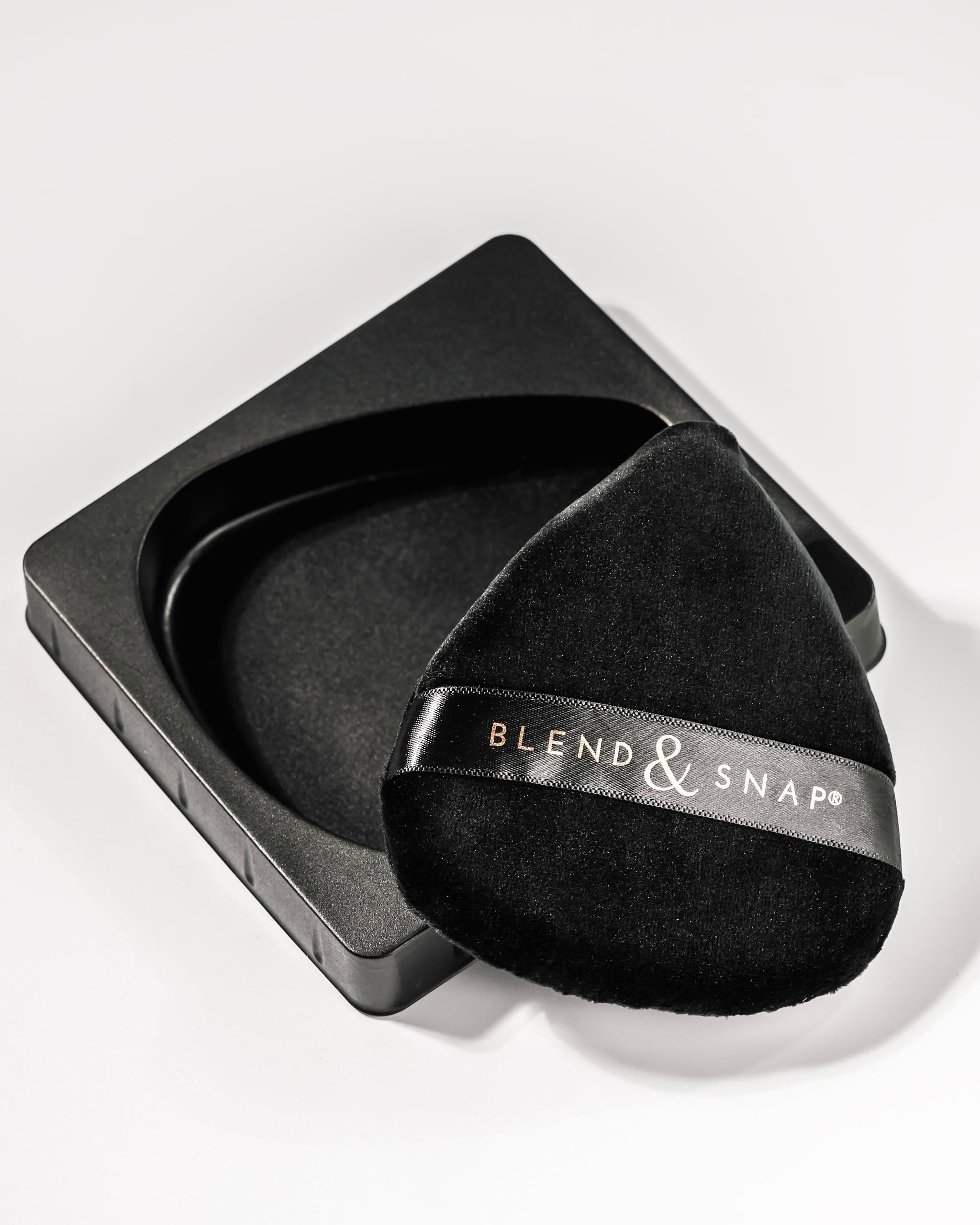 BLEND & SNAP Large Velour Triangle Makeup Puff for Smooth & Flawless Coverage – Blotting Sponge for Foundation & Concealer / Powder Press Pad – Precision Tip for Easy Application – Makeup Artist