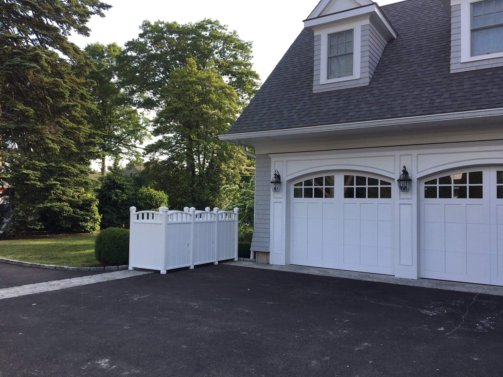 LAVANOVA Outdoor Garbage Carts Storage - Garbage Storage Shed -Hides Three Bins