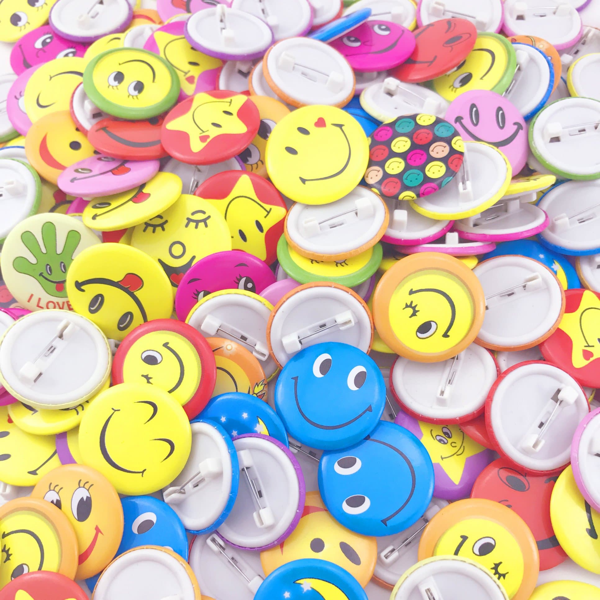 TKOnline Mini Smiley Smile Face Button Pins，1.2 Inch Size - 72 Pack