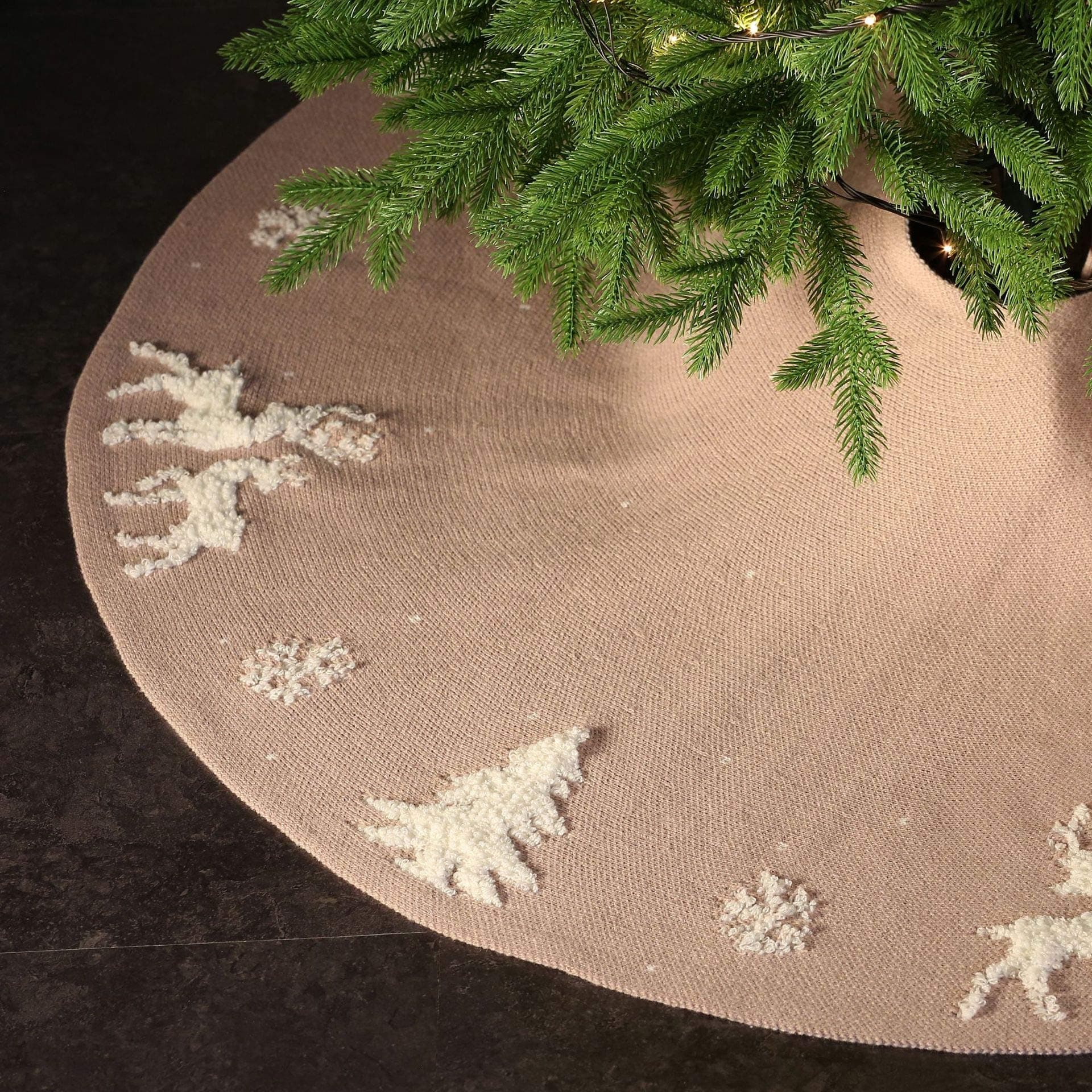 Dremisland Christmas Tree Skirt, Cable Knit Knitted Thick Rustic Tree Skirt for Xmas Holiday Decoration- 3D Elk and Christmas Tree (36inch/90cm, Beige)