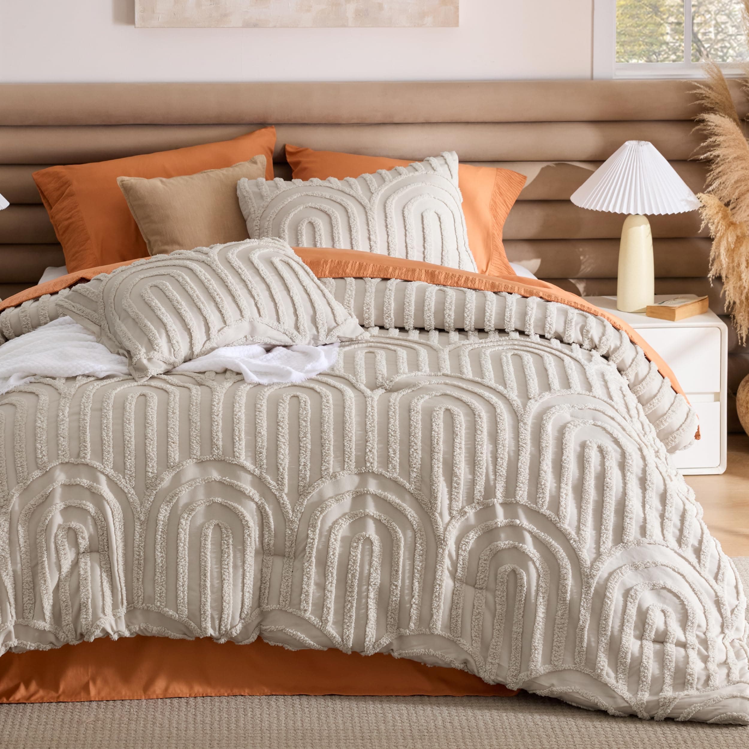 Bedsure Boho Tufted Beige Comforter Full Size, GentleSoft™ 3 Pieces Boho Farmhouse Decor Bedding, Arch Shabby Chic Bedding for All Seasons, 1 Bed Comforter, 2 Pillow Shams, 82x86 Inches