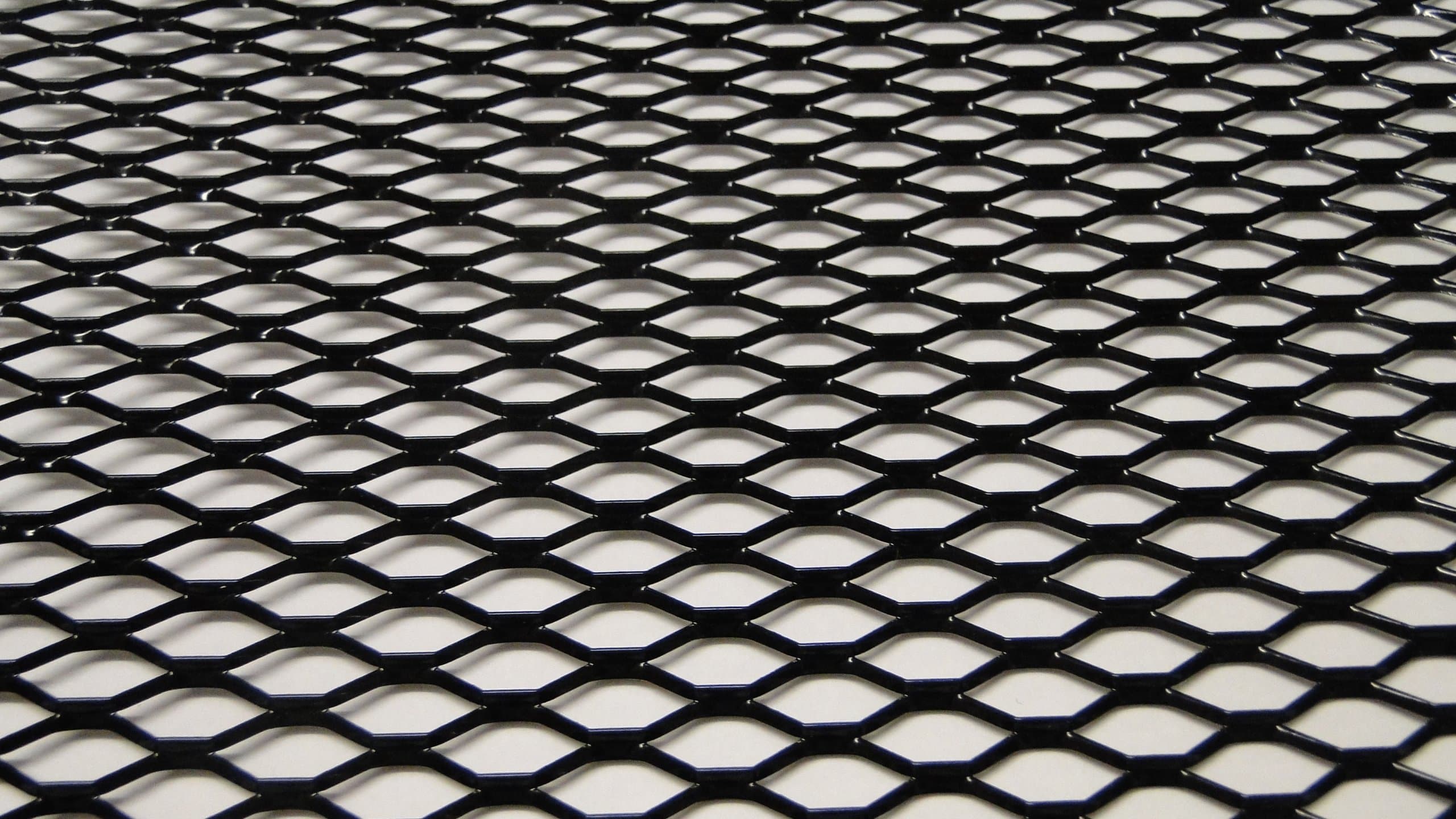 Race mesh, aluminium, 100 x 33 cm, black
