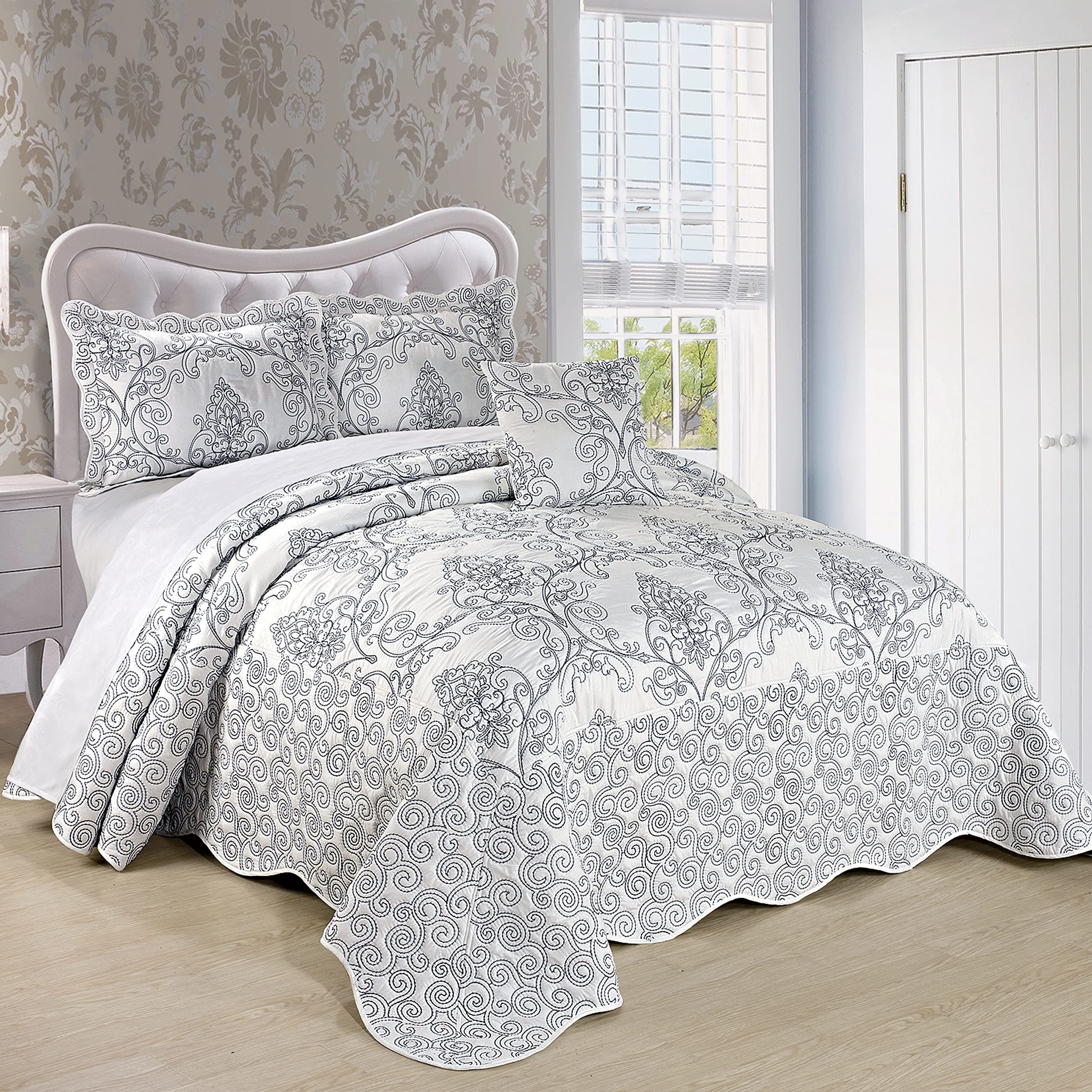 Home Soft Things Damask 4 Piece Bedspread Set, Scalloped Edge Reversible Quilt Coverlet Comforter Prewashed Bedding Set, Matelasse Embossed Floral Solid Pattern,White Oversize Queen(110" x 120")