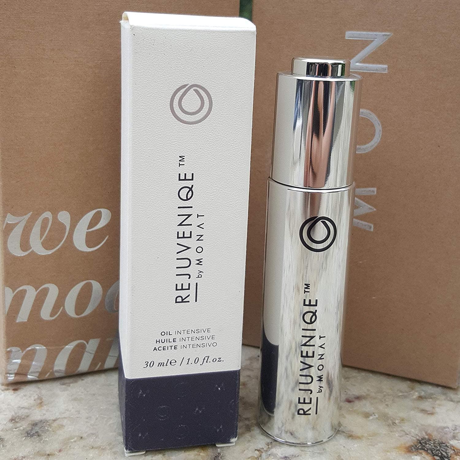 Rejuveniqe Oil Monat