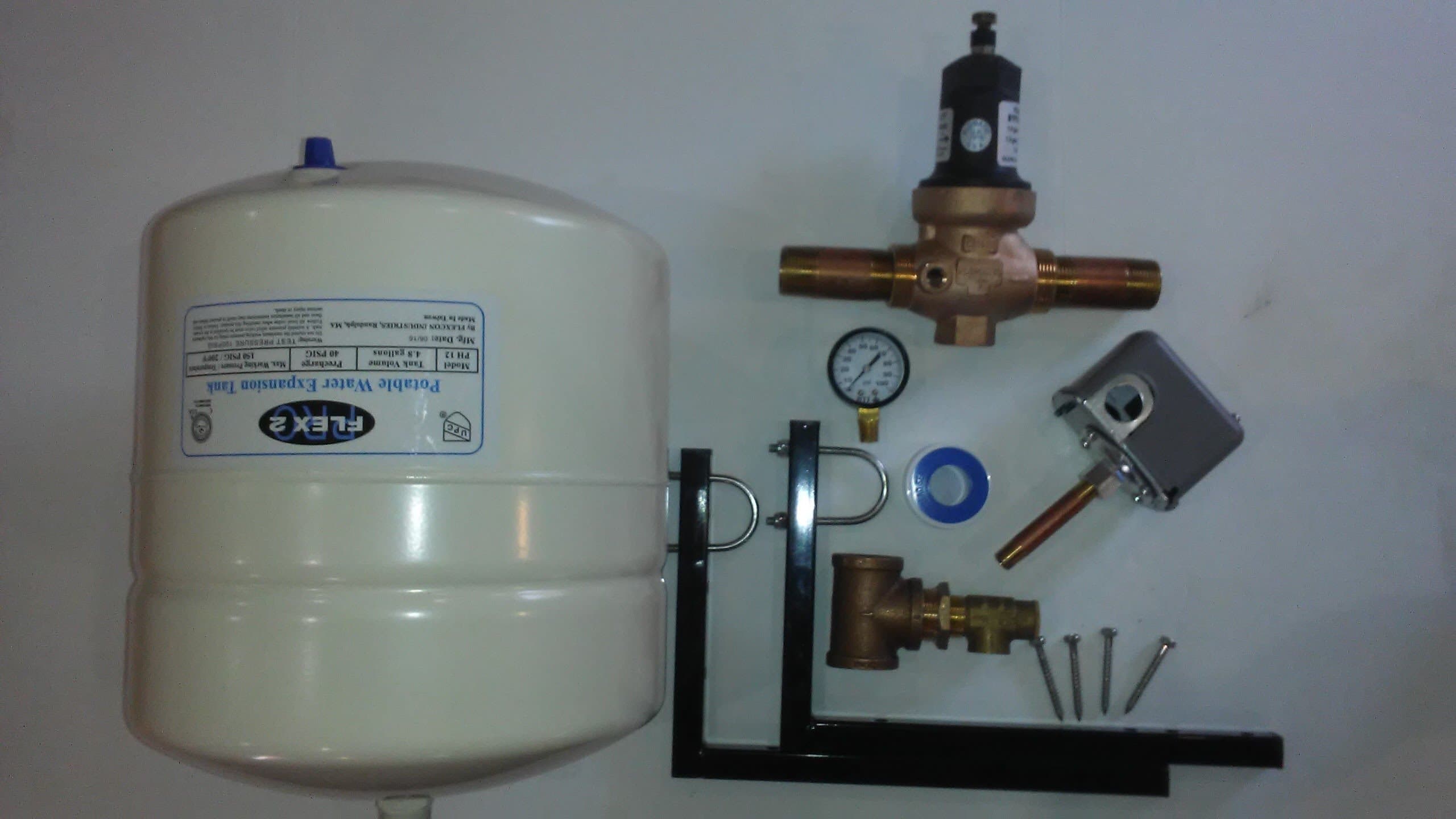 COMPLETE CONSTANT PRESSURE KIT FOR SUBMERSIBLE PUMP CB152ET FLOMATIC CYCLE GARD IV VALVE 15-150psi 1" FNPT X 1.25" MNPT NO LEAD BRASS CB15210ET Stops cycling water hammer maintains constant pressure